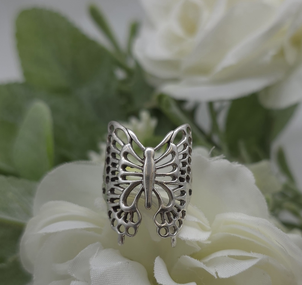 🥰 REAGAN BUTTERFLY RING - Picture 6 of 8
